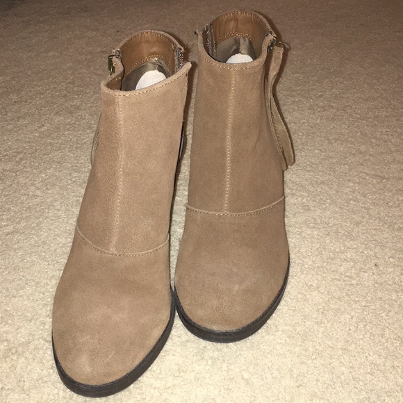 Brown chunky heel bootie - Picture 2 of 3